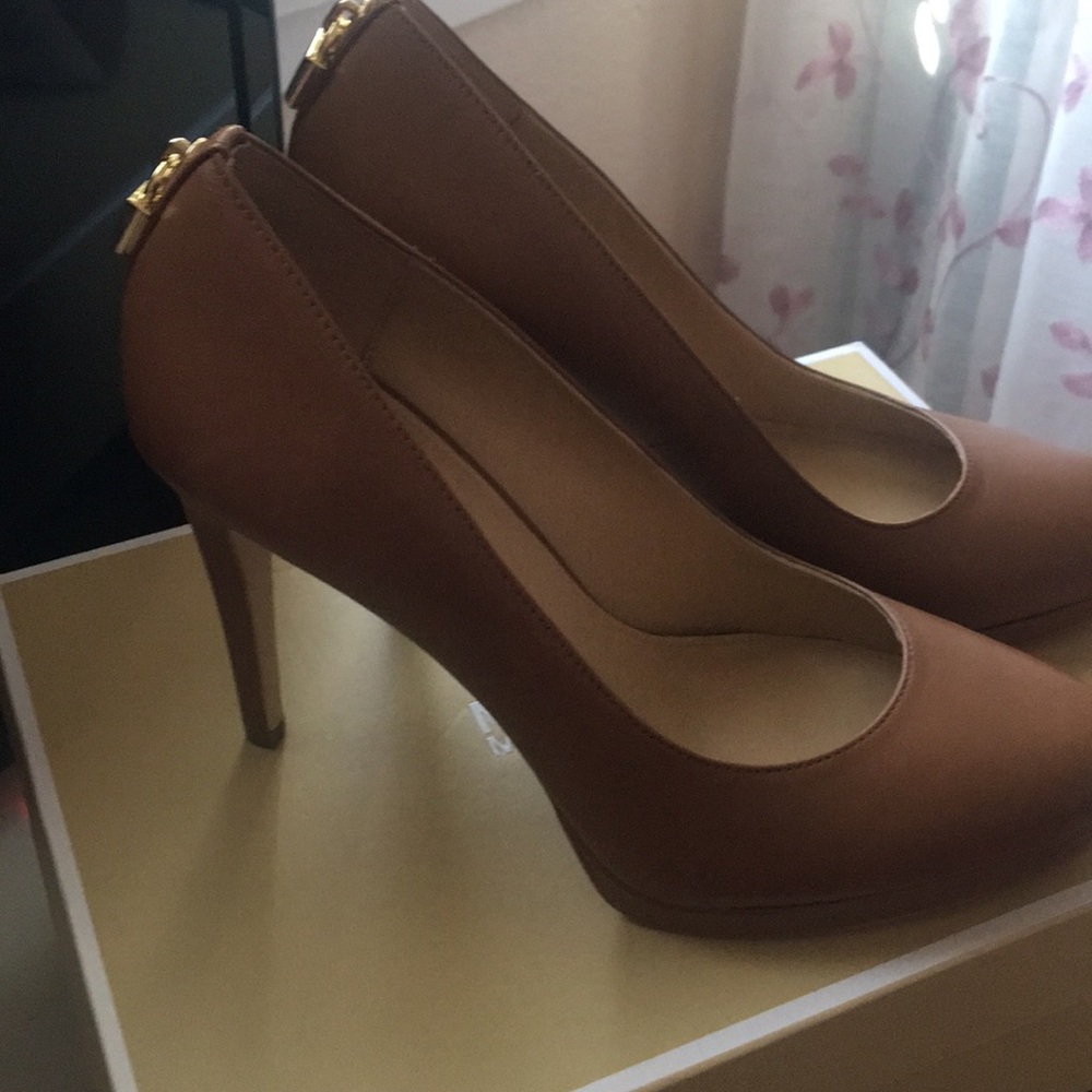 Shoes 👠 - Picture 3 of 6